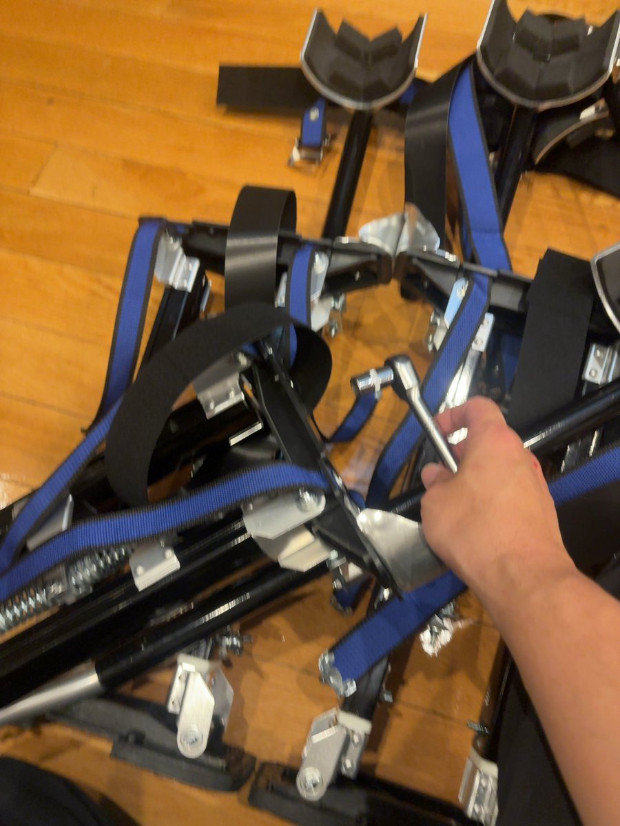 jicky_pocket's tweet image. MSSPさんの横浜アリーナ公演っ
今回はビジュアルポイ関連の制作だけでなく、サプライズ演出のロボット🤖の脚(=スティルト)練習や本番時のリスク管理なども関わらせていただきました

ロボット誘導しつつステージ中央から垣間見えたペンラの海はまさに宇宙のようでした！🌌
#MSSP横アリ
#スケルトニクス