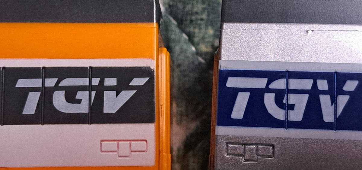 銀TGV比較してる中で地味に色と形が違うからロゴ作り直してるのが分かったのが衝撃的すぎた　
トミーお前精神状態おかしいよ...