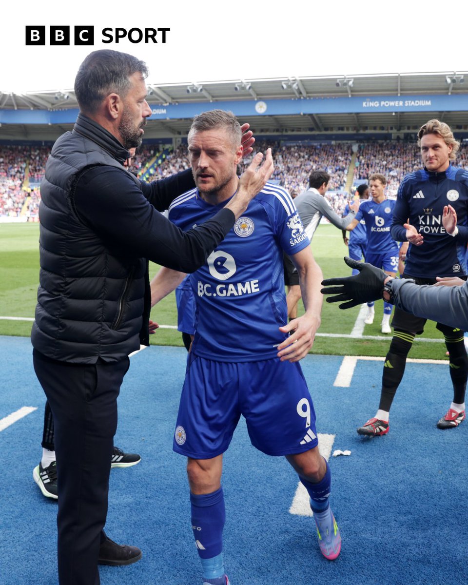 BBCRLSport's tweet photo. Don't cry because it's over, smile because it happened.

Jamie Vardy has left the pitch for the final time as a Leicester City player.🐐

#LCFC  🦊 https://t.co/gkc4BXFHUi