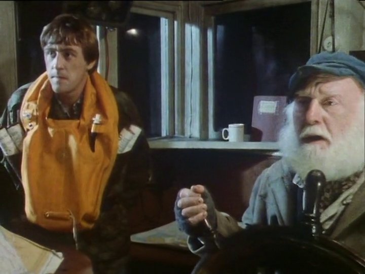 Jpjm1964's tweet photo. @AvonandsomerRob First pictures of the crew of the boat which collided with the Brooklyn Bridge released .... #BrooklynBridge #brooklynbridgecrash #UncleAlbert https://t.co/0SPuhH5Z9R