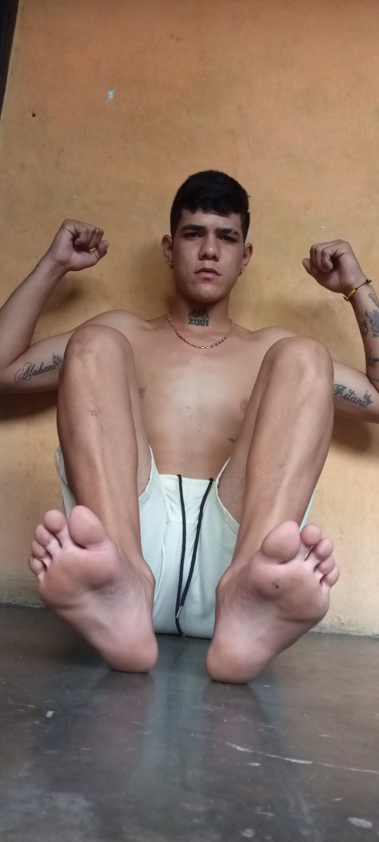 JoseMasterAlpha's tweet photo. Kneel down and lick my soles, slave. Your place is under them. 😈🖕🏻🤑

@morrochacal @rt_feet @officer_rt @piesmasculinosf @promocion_pies @trusted_alphas @HellGodsPro @AlphaMaleWorld1 https://t.co/Ur9osK7mQh