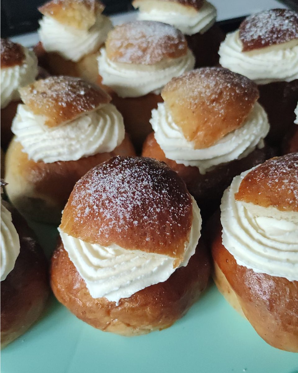 bbcshowstours's tweet photo. It’s #WorldBakingDay! 🎂

Celebrate with tips, inspiration &amp; foodie fun from The Kitchen Cabinet and more BBC baking gems.

Link coming right up! 🍞 :https://t.co/ECLYh4NeHb

#TheKitchenCabinet #BBCFood #BakeItHappen https://t.co/MYqnjghfOG