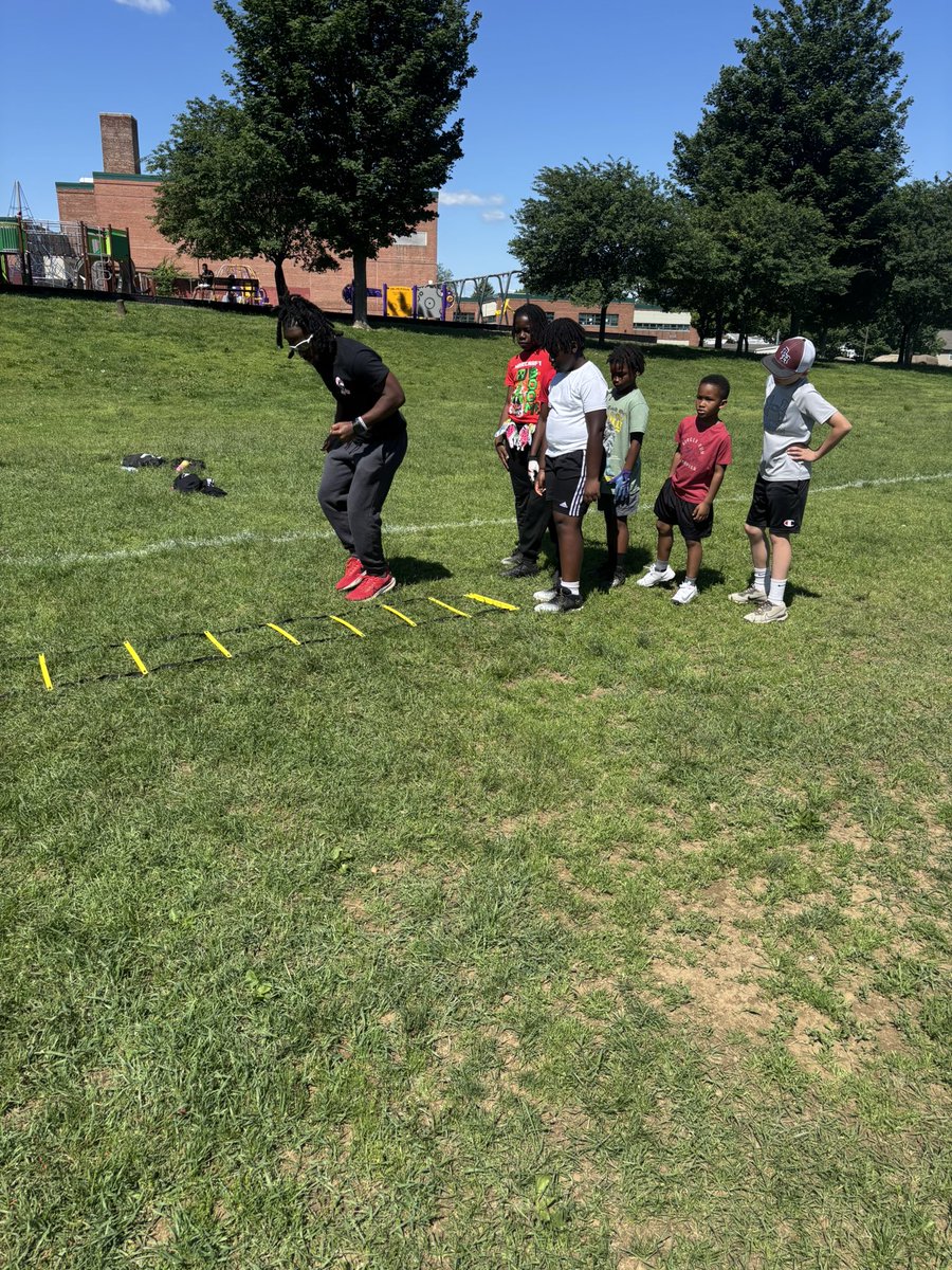 Workouts this morning with the little guys . I’m a volunteer youth coach . I love being around the game . 

👇🏽👇🏽👇🏽👇🏽
hudl.com/profile/181004…

#everythingearned