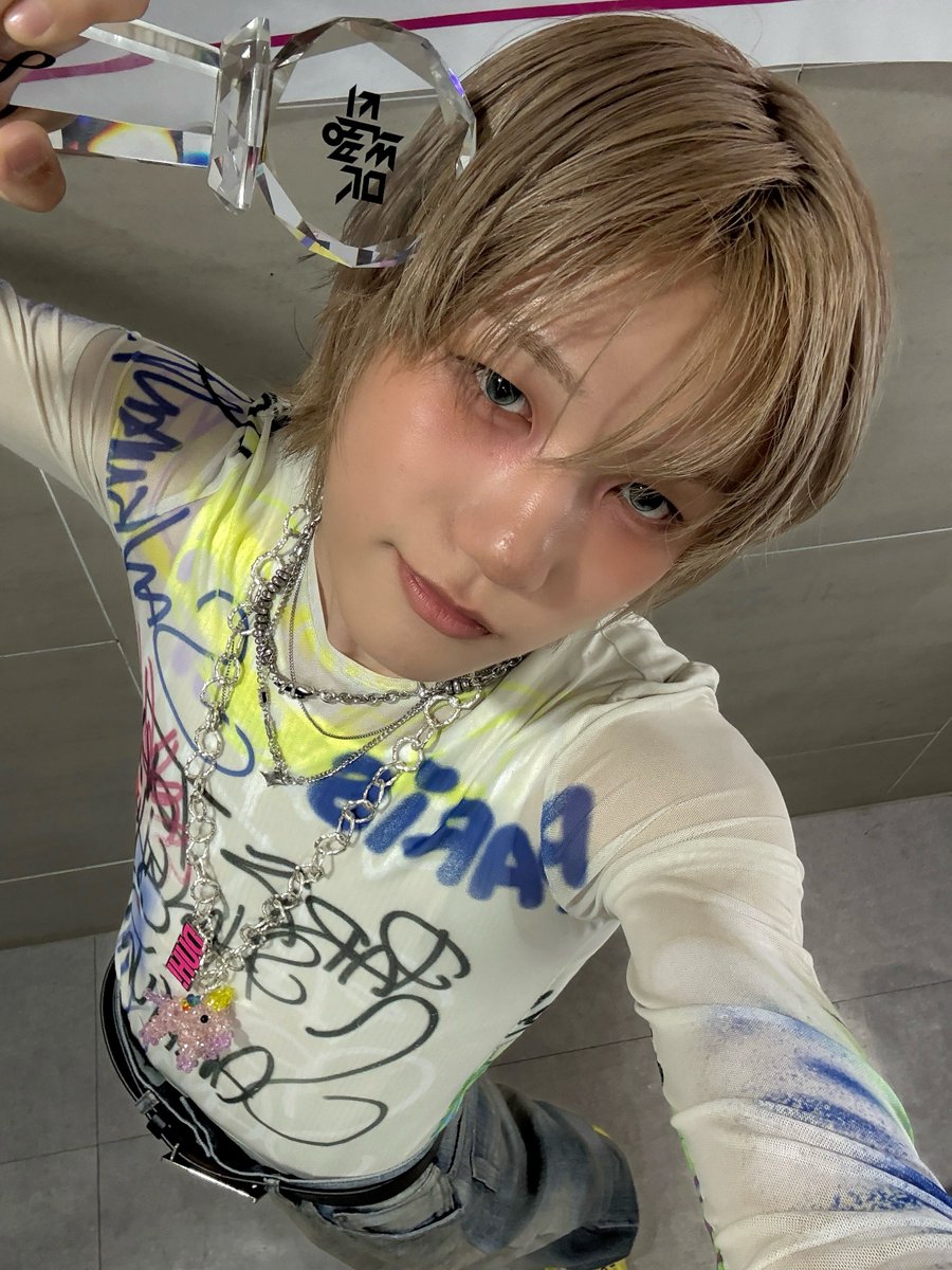 P1H_members's tweet photo. 피스! 여러모로 다사다난 했던 2주차가 끝나가네요 먼저 너무너무 고생 많았다고 얘기해 주고 싶고 피원하모니가 내 자랑스러운 가수라고 얘기할 수 있을 이유를 선물할 수 있어서 감사한 일주일이었던 거 같아요 짧지만 푹 쉬고 건강하게 끝까지 달려봅시다! 😉

#P1Harmony #JONGSEOB https://t.co/eTNCE6Bhh1