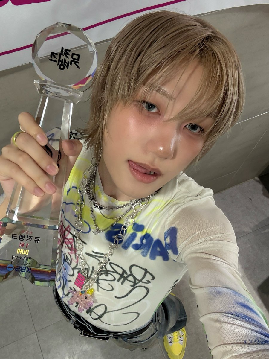 P1H_members's tweet photo. 피스! 여러모로 다사다난 했던 2주차가 끝나가네요 먼저 너무너무 고생 많았다고 얘기해 주고 싶고 피원하모니가 내 자랑스러운 가수라고 얘기할 수 있을 이유를 선물할 수 있어서 감사한 일주일이었던 거 같아요 짧지만 푹 쉬고 건강하게 끝까지 달려봅시다! 😉

#P1Harmony #JONGSEOB https://t.co/eTNCE6Bhh1