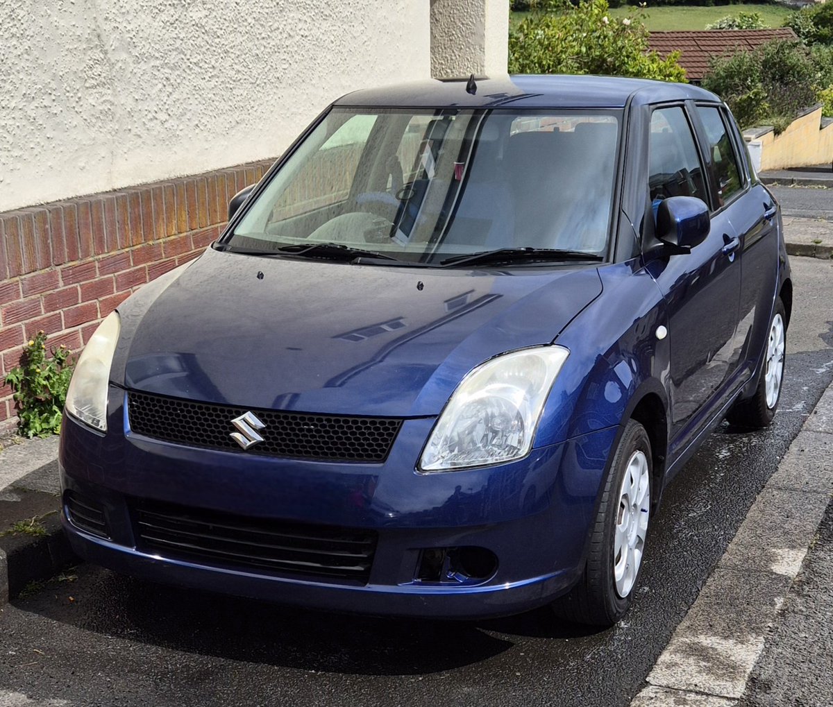 TomCan42's tweet photo. Went to get another car today the last one was on its way out so got this one now a suzuki swift https://t.co/uNXcbaBqmN