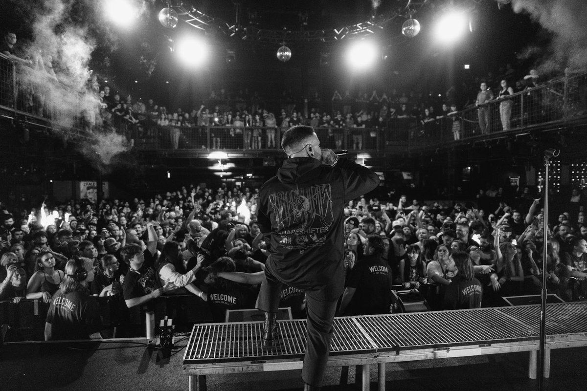 MemphisMayFire's tweet photo. Closing THE SHAPESHIFTER TOUR out at @RockvilleFest tonight… 5:25 on the Inferno Stage 🔥 🔥

📷: @CaaalebArnaud https://t.co/KJvIfjnlS0
