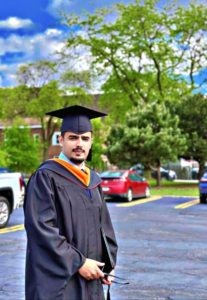 #تهنئة 

نبارك للأخ / صالح بن هادي سبلان آل دويس

بمناسبة حصوله على درجة الماجستير في الإدارة الهندسية والمشاريع
من جامعة إلينوي للتكنولوجيا في الولايات المتحدة الأمريكية.
إنجاز يُفاخر به، وخطوة مباركة نحو مستقبل مهني مشرق بإذن الله.
ألف مبروك، ومنها للأعلى .🌹
#نجران_الان