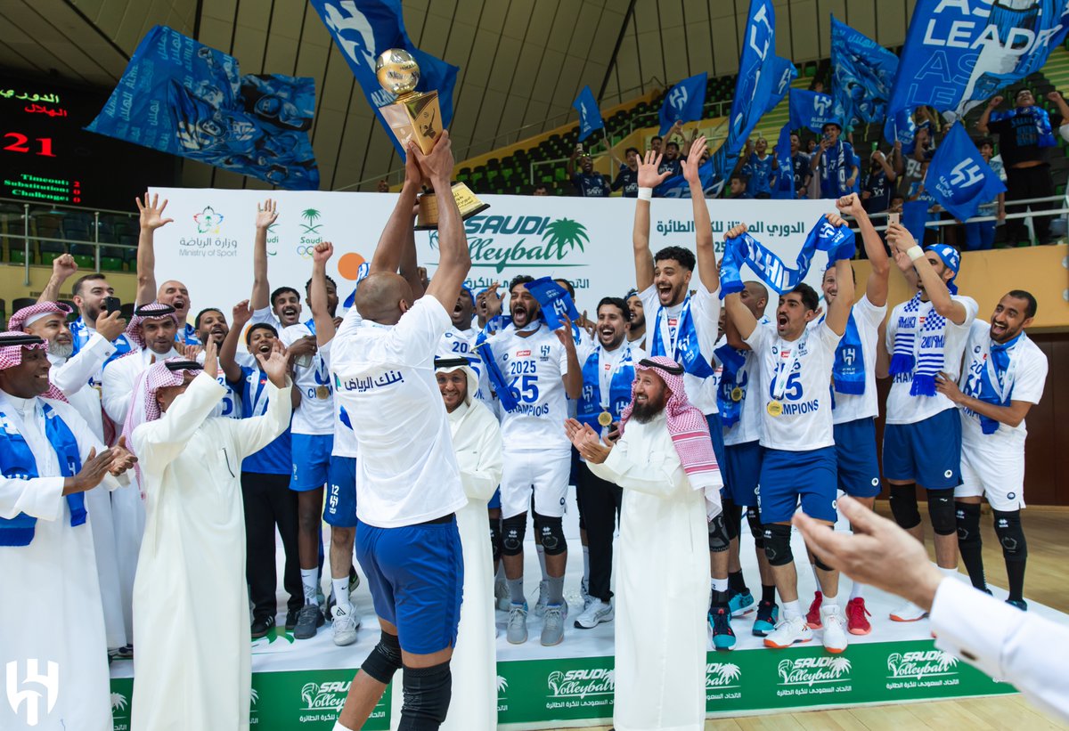 Alhilal_SG's tweet photo. 🏆 أبطال الدوري للمرة الثانية عالتوالي 🥇

مبروك يا زعيم 💙👏 https://t.co/4VKHL7oaiz