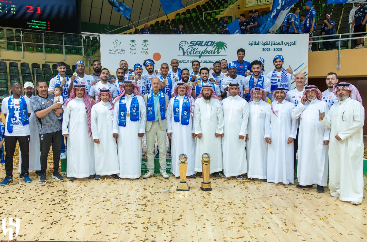 Alhilal_SG's tweet photo. 🏆 أبطال الدوري للمرة الثانية عالتوالي 🥇

مبروك يا زعيم 💙👏 https://t.co/4VKHL7oaiz