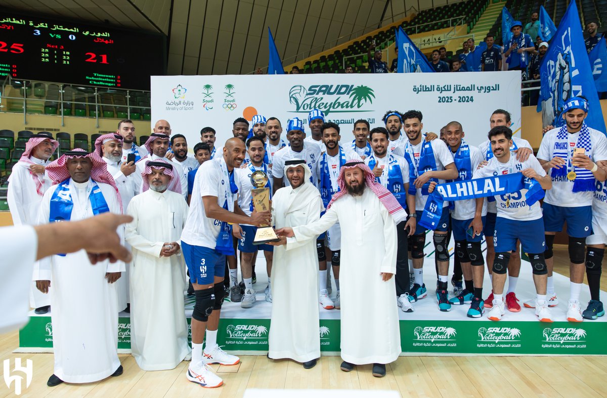 Alhilal_SG's tweet photo. 🏆 أبطال الدوري للمرة الثانية عالتوالي 🥇

مبروك يا زعيم 💙👏 https://t.co/4VKHL7oaiz