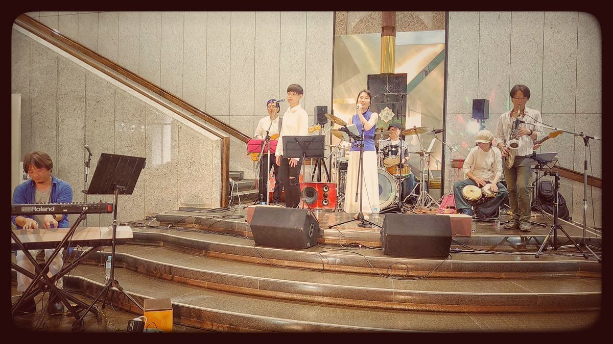 isekenji's tweet photo. 昨日の立川いったい音楽まつりからの
#府中市郷土の森博物館 キッチンカーFood FesでのBlue Minorのステージへ。
雨天決行ながら場所を屋内に移しての開催でしたが
難しいレイアウトながらスタッフさんと頑張って配置！
雨はこの時間には止んで
お客様にもお越し頂き
こちらも温かいステージでした。

プラネタリウムが併設されていて
こちらを頂きました。
#光りもの は正義です。(笑)

#キッチンカーFoodFes
#BlueMinor
#伊勢賢治

#OnBraceEntertainment

#サバ缶
#鯖缶
#宇宙

#JFusion 
#萨克斯管 
#색소폰 
#Sax 
#Saxophone 
#サックス 
#Saxofon 
#JazzSaxophone