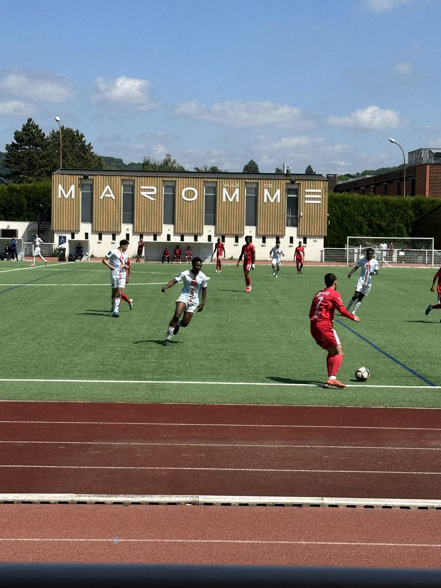 2 belles équipes respectivement 1ère et 2nde s’affrontaient avec notre équipe de Déville Maromme qui recevait Evreux FC pour le dernier match du calendrier.
Malgré un très bon match nul l’espoir d’une montée en R1 devra être remis à l’année prochaine.