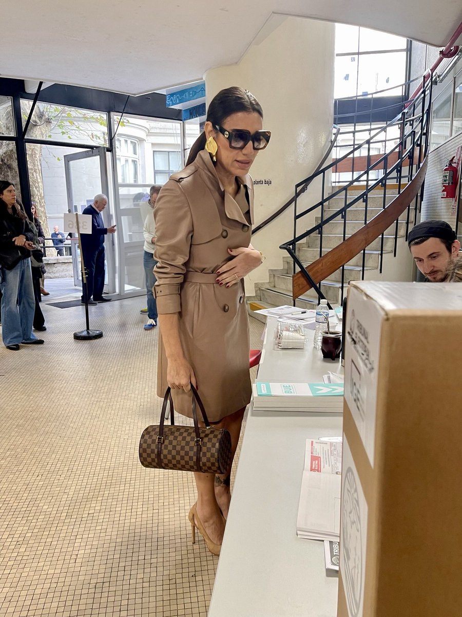 Flordelav's tweet image. Celebrando la democracia 📦
