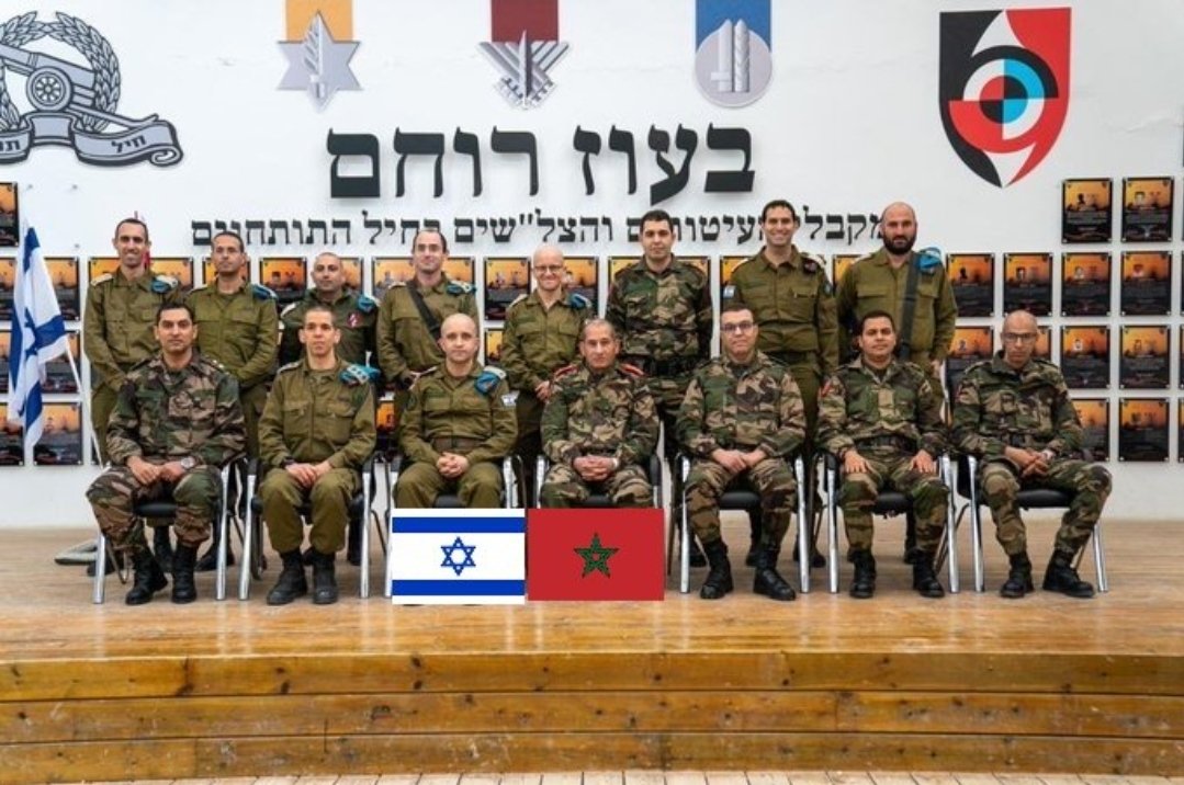 NeillyCohen's tweet image. الله ما أجمل هذه الصورة والناس هنا مساكين تتألم وتألف الحكايات وهي لاتفهم شيء في السياسة 
ويأتون فقط بالمسبات لنسفهم لان الناس عاقوا بيهم وبنفاقهم عندما يموت لهم السمك بالمغربية هذا المثل 
يريدون الخروج من العزلة باثارة الجدل التافه بالقليل من الحمرنة الراسخة في عقولهم 
🤣🤣🤣🤣