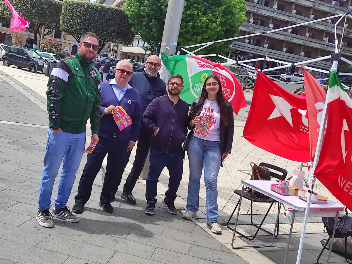 SI_sinistra's tweet photo. 🟢🔴 Eccoci di nuovo nelle piazze di tutta Italia!
#Atripalda (Av) 

🗳️ L'8 e 9 Giugno ai #referendum su lavoro e cittadinanza vota e fai votare #5SÌ.

#Avs
#SinistraItaliana https://t.co/LpRO9vkcU1