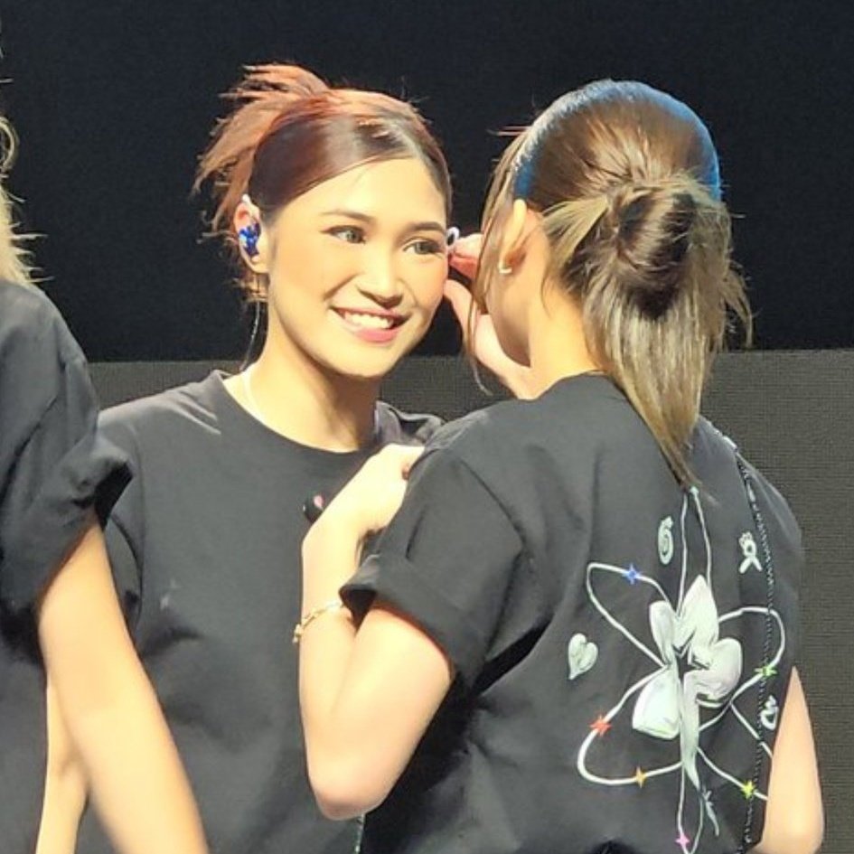 — the smile?? the stare?? pano mo yan nakakaya vergara?!?!! 😩