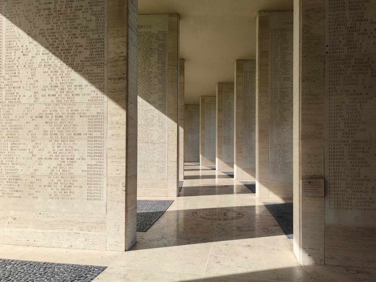 LuKeyu_CEEC's tweet photo. Visited the Manila American Cemetery and Memorial in Taguig today. The solemn arrays of crosses silently speak of the weight of history and sacrifice. May the departed rest in peace, and may peace endure forever in the world.
 #ManilaAmericanCemetery #WW2Memorial #CherishPeace