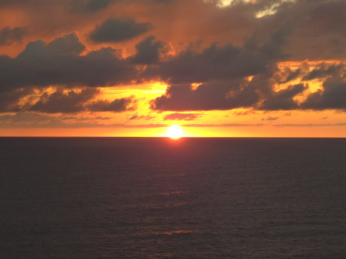 kclightup's tweet photo. Amazing sunsets in different countries. 🇧🇿 🇭🇳 🇲🇽 #Honduras #Balize #Mexico https://t.co/93vSxthoBI