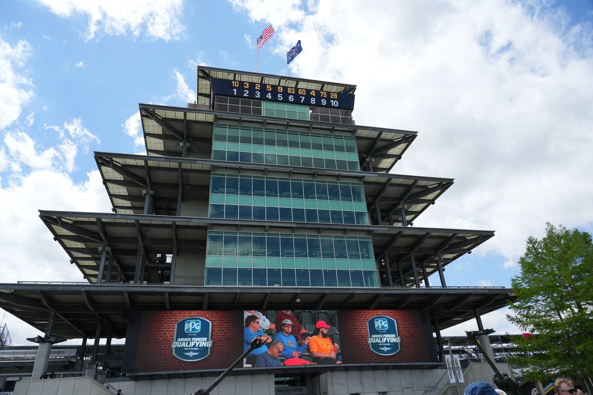 StealthPhotog's tweet photo. Almost time for the #Fast12 whos going to be on Row 1?
@IMS @IndyCar @ApexIndyCar @SpeedwayPagoda #Indy500Qualifying #indy500 #Indycar #ThisIsMay https://t.co/v3YLHYcXUV