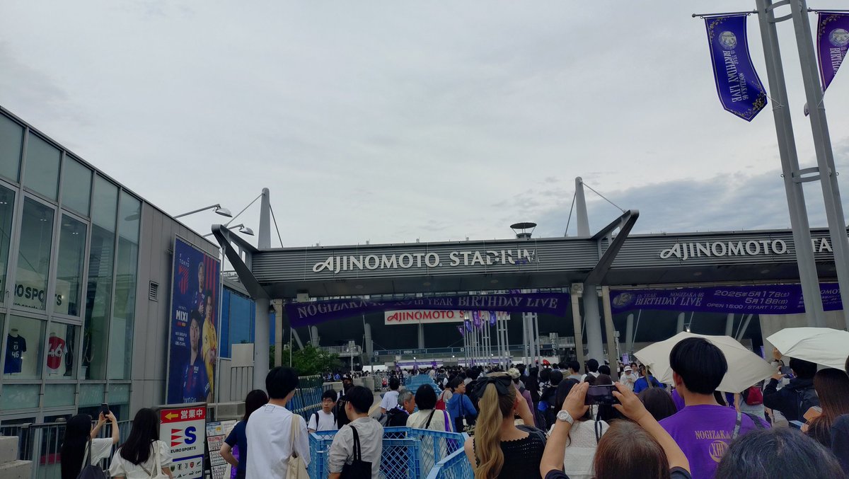 SWD_takeshi's tweet photo. 乃木坂46の13thバースデーライブの帰り、晩御飯食べて終電に乗ったら、あと少しのところで踏切の人身事故が発生！
運転再開の見込みが立ってない（泣） https://t.co/UdCZlnTWUe