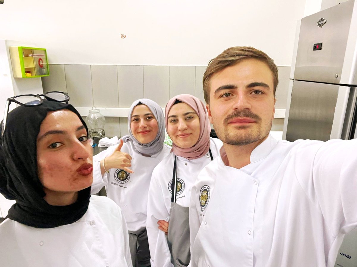 LideriHayel's tweet photo. Mutfak bizden sorulur 👩🏻‍🍳 https://t.co/R3vY4EF6zu