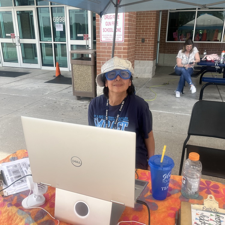 EvansPanthers's tweet image. Still smiling from Friday's IMPACT Celebration!🎉 Let's make this the best last week of school, Panthers! 🐾 🤍 #pantherpride #finishstrong #evansIMPACT