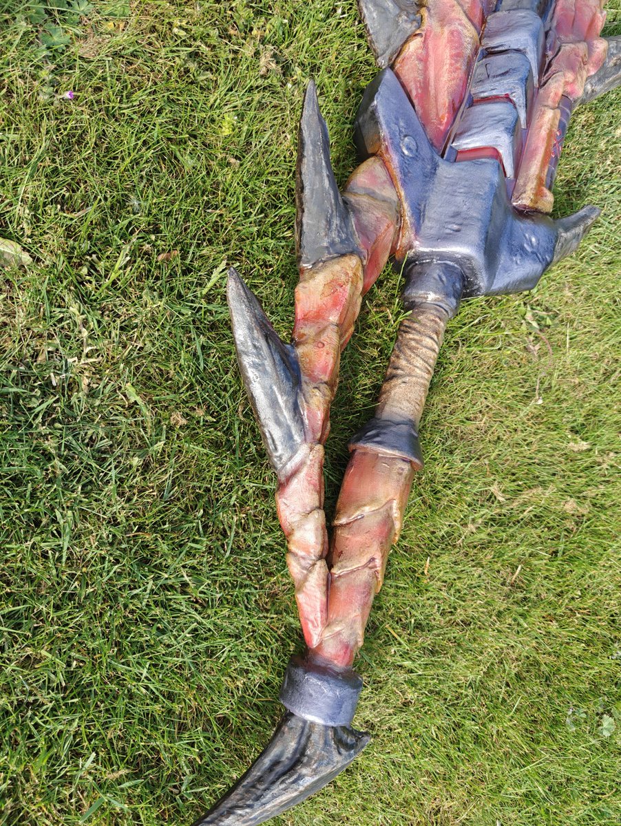 Annnnd it's done! My first ever Cosplay Prop/Weapon! 👀

Weapon is for Teru! She's going to Dokomi this year and we decided she needed a little weapon! This Halberion Charge Blade is 158 CM tall! Basically her hight 🤣

Was a fun project - would u guys like more weapons? 🤔