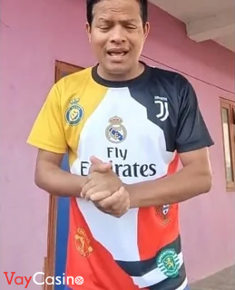 TrollFootball's tweet image. Ronaldo fans be like...