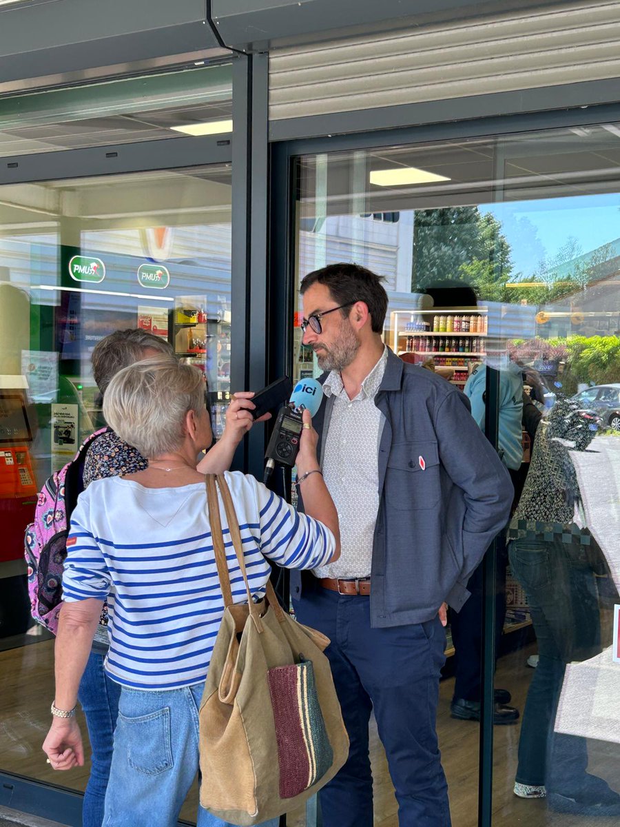 Vincent74586859's tweet photo. ♦️inauguration officielle du #tabac #presse #PointPlus de Luis Cardoso, quartier La Plaine à @ClermontFd bien entouré de
@PHILIPPECOY @Prefet63 @douane_france @PoliceNat63 @gendarmerie_063
@magaligallais @PMU_Hippique @fdj_united @ccipuydedome @Culture_Presse @CDepartemental ♦️ https://t.co/koA0W15mrJ