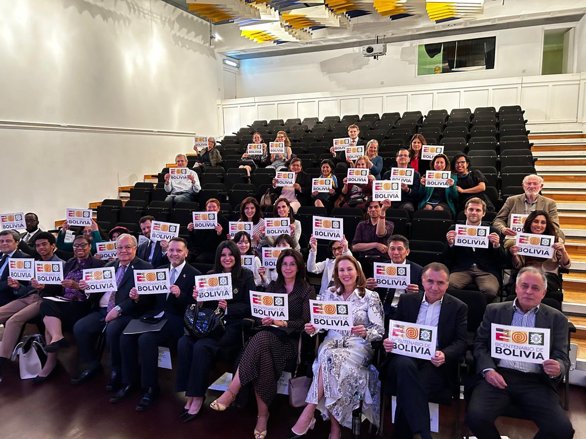 Wonderful concert on the occasion of the Bicentennial of the Independence of Bolivia offered by the Head of the Diplomatic Mission of the Plurinational State of Bolivia in the UK, my friend Juan Carlos Crespo. Spectacular presentation by Bolivian artists Marco Perez, Gabriel