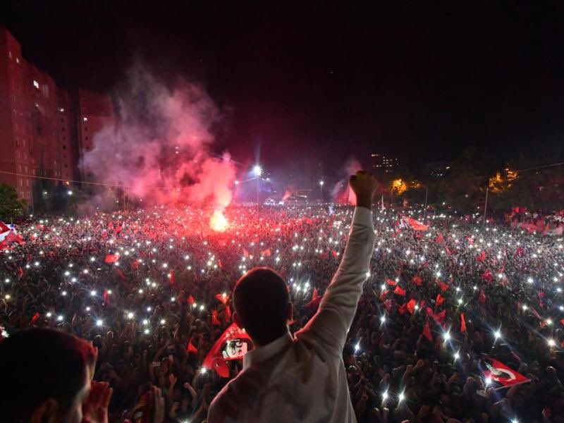 MARAL (@maral_2323) on Twitter photo Şöyle balkon konuşması yapacağın ve
bize zulüm edenlerden hesap soracağın günler yakındır…<a href="/ekrem_imamoglu/">Ekrem İmamoğlu</a>
#ÜlkeyiSeçimPaklar Şöyle balkon konuşması yapacağın ve
bize zulüm edenlerden hesap soracağın günler yakındır…<a href="/ekrem_imamoglu/">Ekrem İmamoğlu</a>
#ÜlkeyiSeçimPaklar