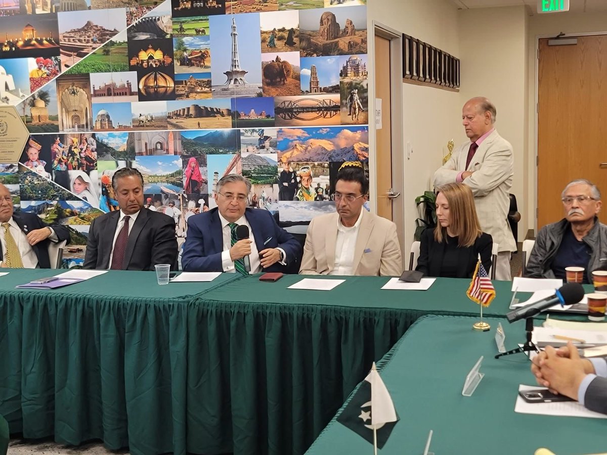 moodee_q's tweet photo. 40+ top tech minds gathered at #PAKAMTECH meeting in LA, hosted @PakinLosAngeles by Consul General @AsimAliKhan_1 and led by Ambassador Rizwan Sheikh @AmbRizSaeed . With a renewed roadmap and strong diaspora backing, Pakistan’s digital future looks brighter than ever. #PakTech #USPakistan
@PakinUSA
@PkPublicDiplo
@ForeignOfficePk