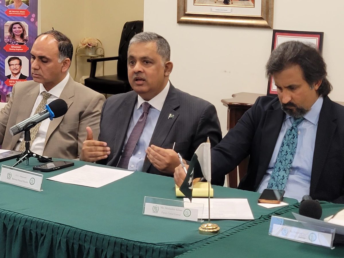 moodee_q's tweet photo. 40+ top tech minds gathered at #PAKAMTECH meeting in LA, hosted @PakinLosAngeles by Consul General @AsimAliKhan_1 and led by Ambassador Rizwan Sheikh @AmbRizSaeed . With a renewed roadmap and strong diaspora backing, Pakistan’s digital future looks brighter than ever. #PakTech #USPakistan
@PakinUSA
@PkPublicDiplo
@ForeignOfficePk
