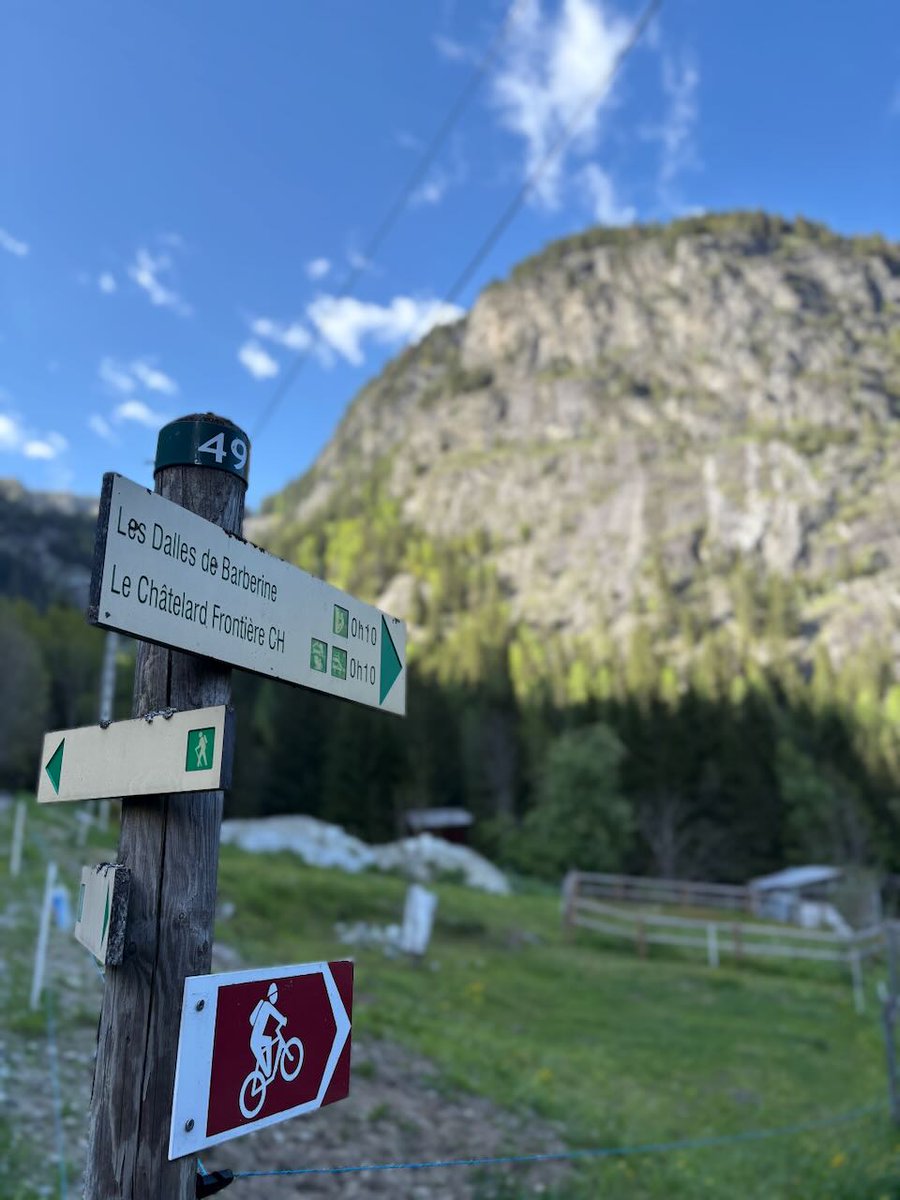 High_Mt_Guides's tweet image. 🅿️in🇫🇷🧗in🇨🇭The Magicien d'Oz, 6b at Barberine provided a wonderful sunny breezy granitey day of rock climbing for the last day of Dave's 'ski' trip. An idyllic place to climb &amp;amp; with lovely slabs &amp;amp; walls make this a modern Piola classic. Report on our #chamonix #rockclimbing page