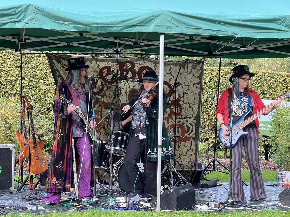 SOUNDS OF SUMMER Our first concert is this Sunday 25th May, 3-5pm with The Sons of Rodger, supported by the Pitsmoor Ladies Ukulele Chorale (PLUC). Come and enjoy the music in the beautiful surroundings of Whirlow Brook Park. Please bring chair/blanket as there is limited seats