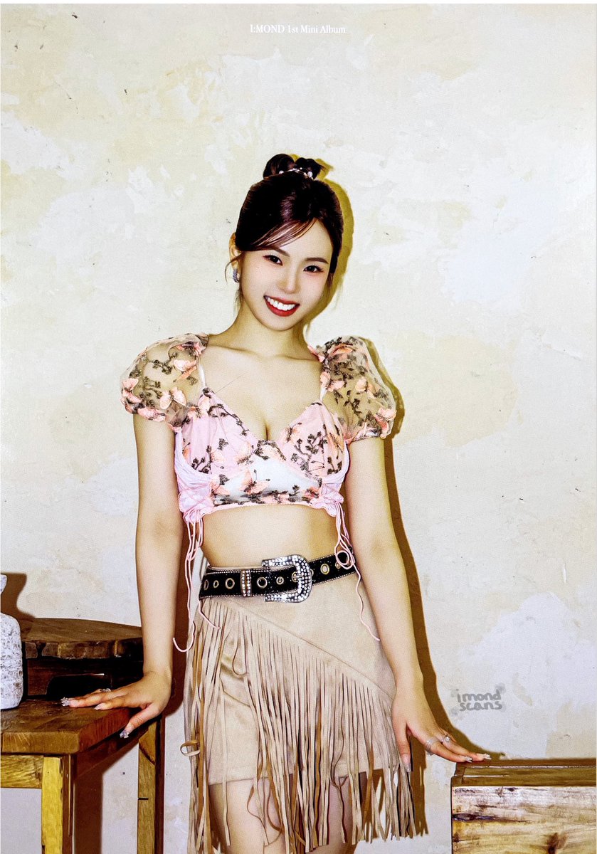 imondscans's tweet photo. Scans from the album I:MOND - 'UNDER MY' PINK ver. 

#아이몬드 #I_mond #imond 
#UNDERMY #UNDER_MY   
 #미쿠 #Miku https://t.co/z8QBJRSBTQ