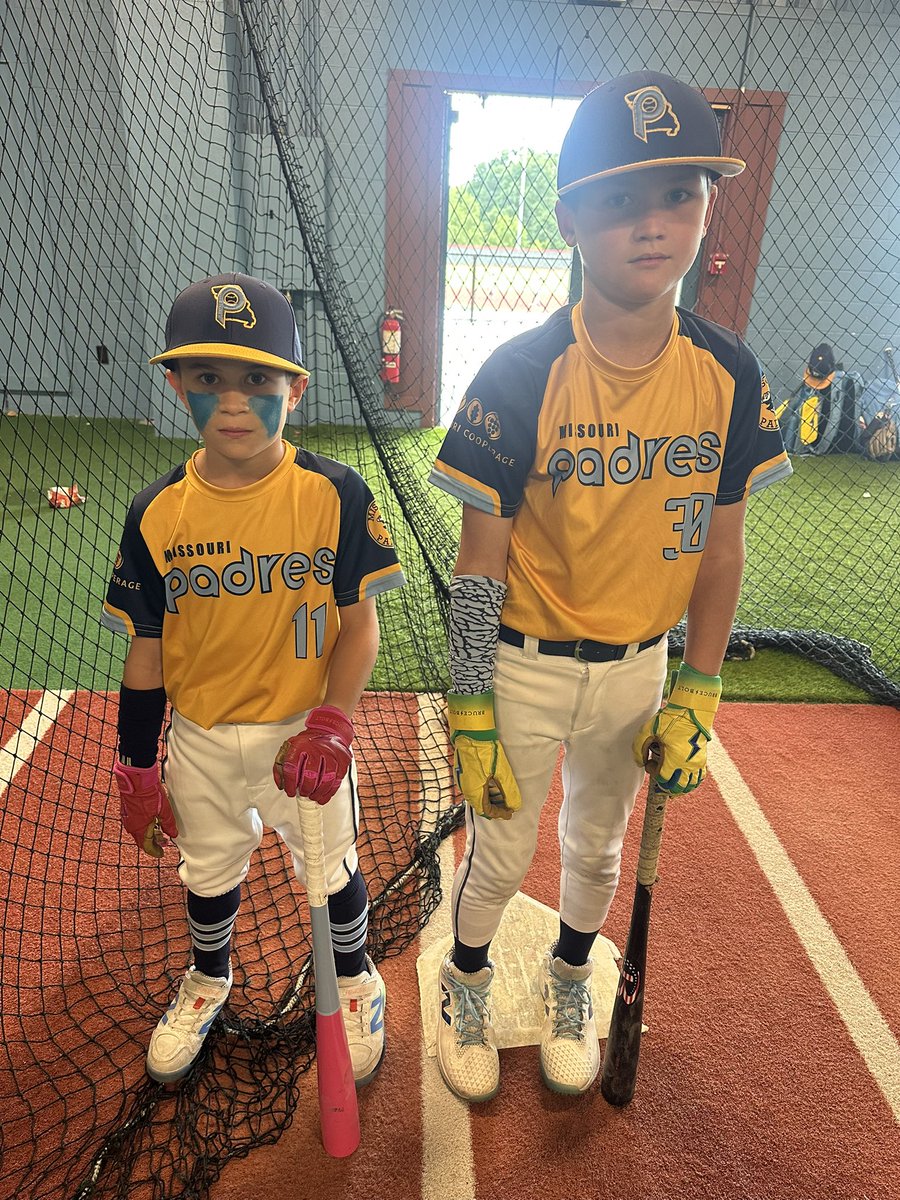 DH (@3044dad) on Twitter photo Took these two future bears to <a href="/MoStateBSB/">Missouri State Baseball</a> game about a month ago and started noticing them wearing their arm sleeves down on their arm. <a href="/maxwellknight14/">maxwell knight</a> you never know who is watching! Itβs βdrippyβ they said! Took these two future bears to <a href="/MoStateBSB/">Missouri State Baseball</a> game about a month ago and started noticing them wearing their arm sleeves down on their arm. <a href="/maxwellknight14/">maxwell knight</a> you never know who is watching! Itβs βdrippyβ they said!