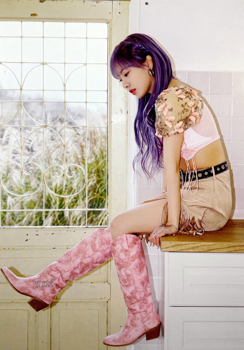 imondscans's tweet photo. Scans from the album I:MOND - 'UNDER MY' PINK ver. 

#아이몬드 #I_mond #imond 
#UNDERMY #UNDER_MY   
#이설 
#E_seol #Eseol https://t.co/IytPP6Ouw5