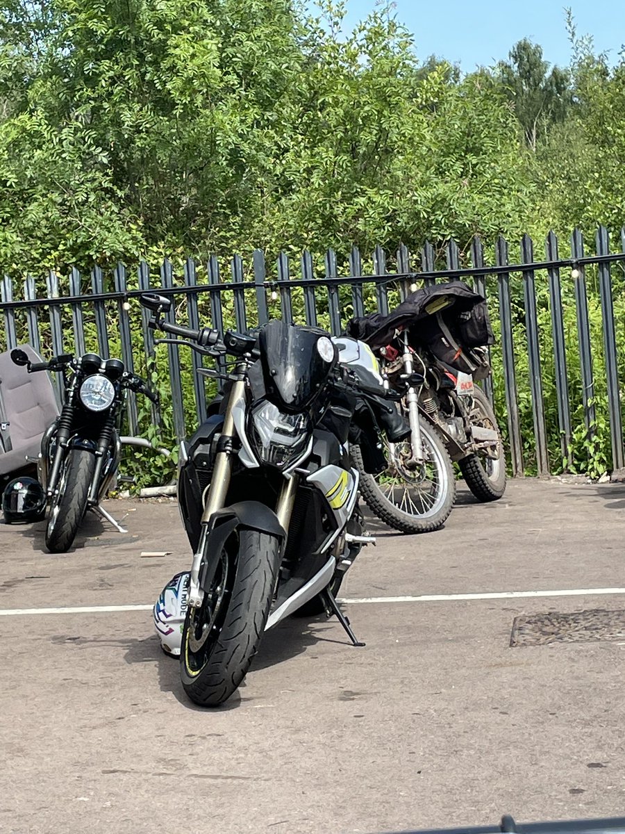 lizziebmw's tweet photo. Two days , Two Places , Two bikes
#bafflehaus #quickshifter
@BMWMotorrad @BMWMotorradUK
#Bmws1000rr #bmws1000r https://t.co/sNyUVpgVHJ