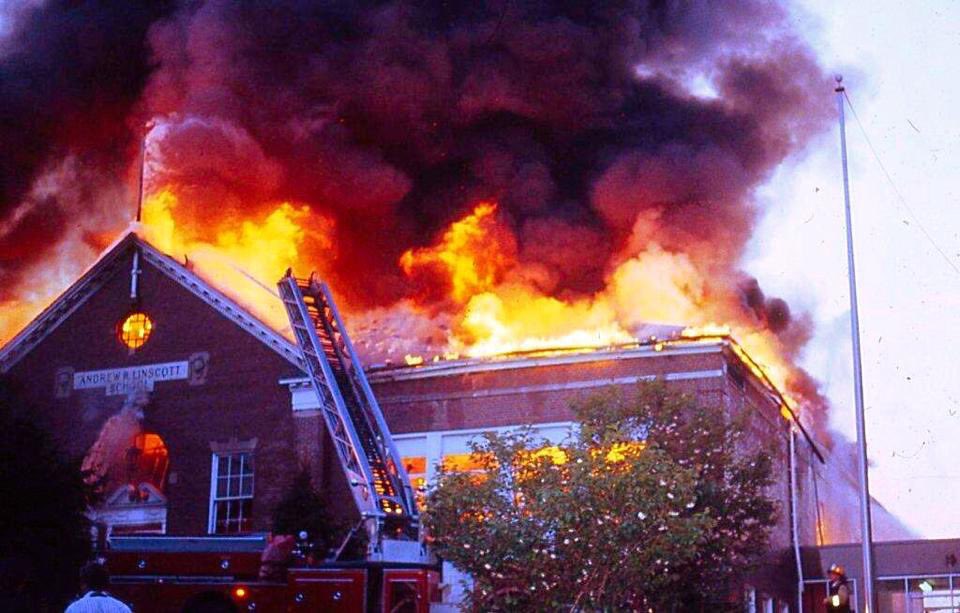 Metro Fire tweet media