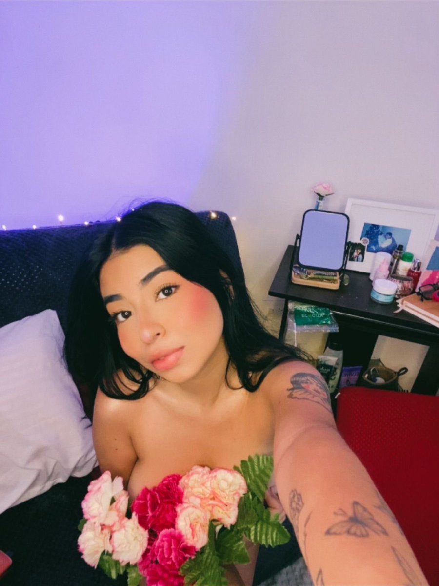 Do you like these little flowers? 😈👅🔥