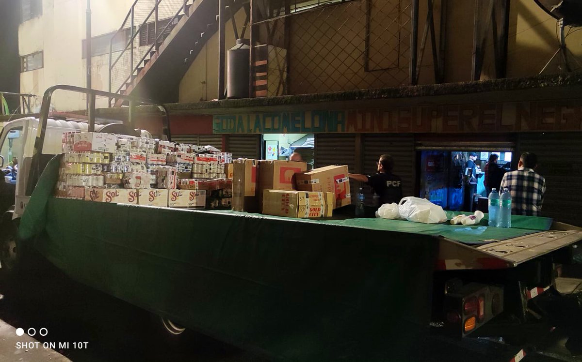 Gran cantidad de licores y cigarrillos en venta al margen de la ley fueron decomisados por las autoridades fiscales. Varios comercios fueron clausurados en San José  con el apoyo de #PolicíaMunicipal