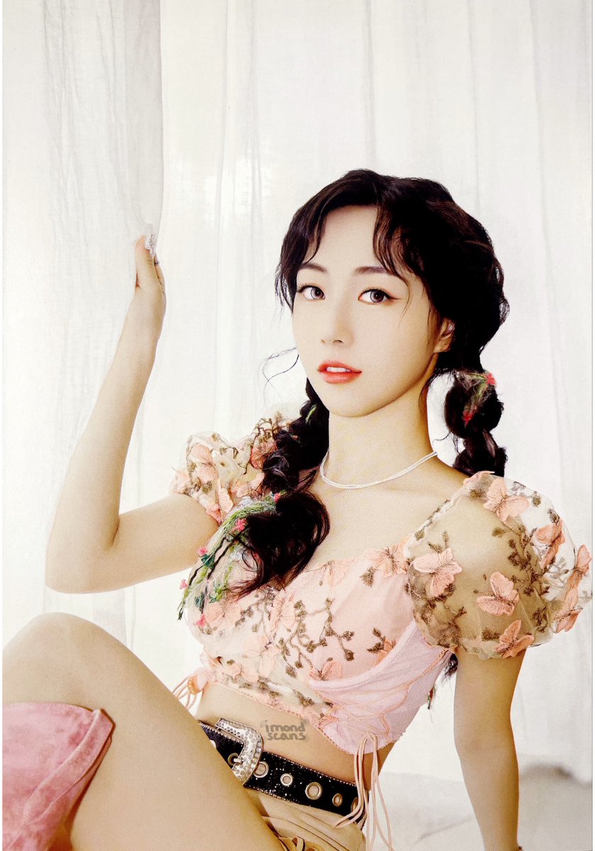 imondscans's tweet photo. Scans from the album I:MOND - 'UNDER MY' PINK ver. 

#아이몬드 #I_mond #imond 
#UNDERMY #UNDER_MY   
#아현
 #A_hyeon #Ahyeon https://t.co/gnaxKsBn9z