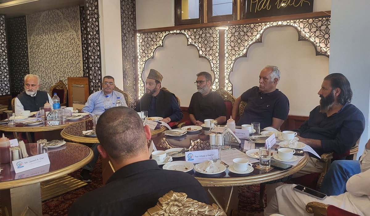 JKCS_7007's tweet photo. Under the banner of #TogetherStronger, JKCS convened a vital meeting to promote unity in addressing social, economic & cultural issues. We reaffirmed our belief: an issue for one is an issue for all. Only together can we build a just and inclusive society. #JKCS #UnityInAction https://t.co/dtszliOaEw