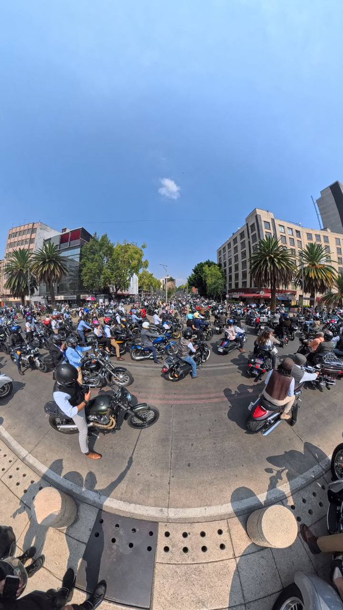 ItalikaOficial's tweet image. ¡@RicardoBSalinas, ya estamos listos en el Monumento a la Revolución para arrancar en esta edición del #DGR! 🏍️💨 

Nos encontramos a muchos pilotos como Alan, que vienen representando al mejor team. ¿A poco no se ve increíble sobre su #280Z? 👌🏼🔥 

Queremos ver también sus