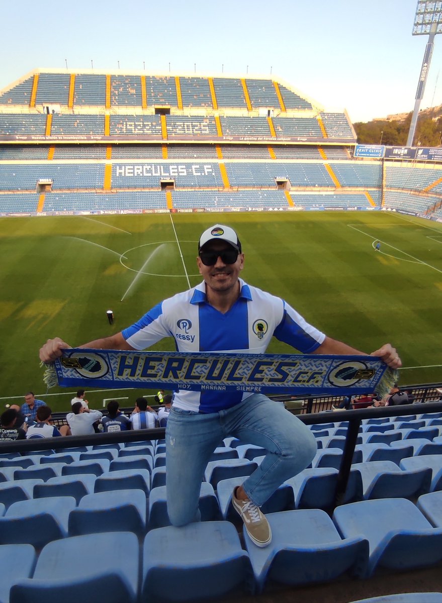 El <a href="/cfhercules/">Hércules CF 💙🤍💯</a> no se discute, se ama, hoy, mañana, siempre 🤍💙