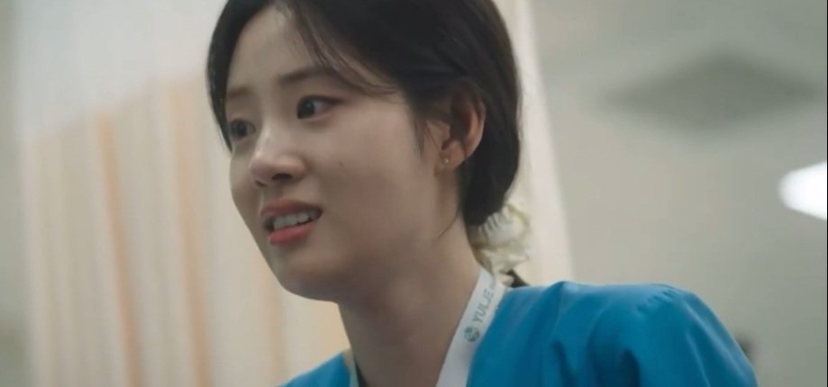 aeswinter's tweet image. GAK SALAH CINTA SAMA NAMKYUNG! BEST CHARACTER DEVELOPMENT IN RESIDENT PLAYBOOK!

seneng banget banget banget the main character in obgyn aka yang seokhyeong ketemu namkyung dan lihat ( PLUS MUJI) skill dia. HE IS PROUD OF HER!!😭❤️

#residentplaybookep12
