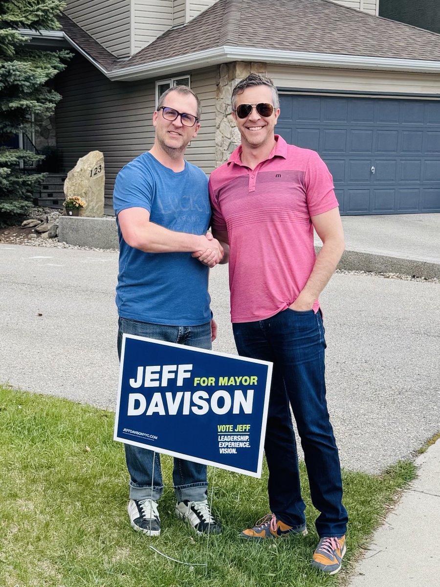 JeffDavisonYYC's tweet image. How’s your May Long Weekend, #yyc? Hats off to our volunteers who travelled around the city yesterday for our lawn sign blitz. The support is incredible and Calgarians are ready for change! Will you join me? Request your #lawnsign today:

jeffdavisonyyc.com/requestasign

#change2025