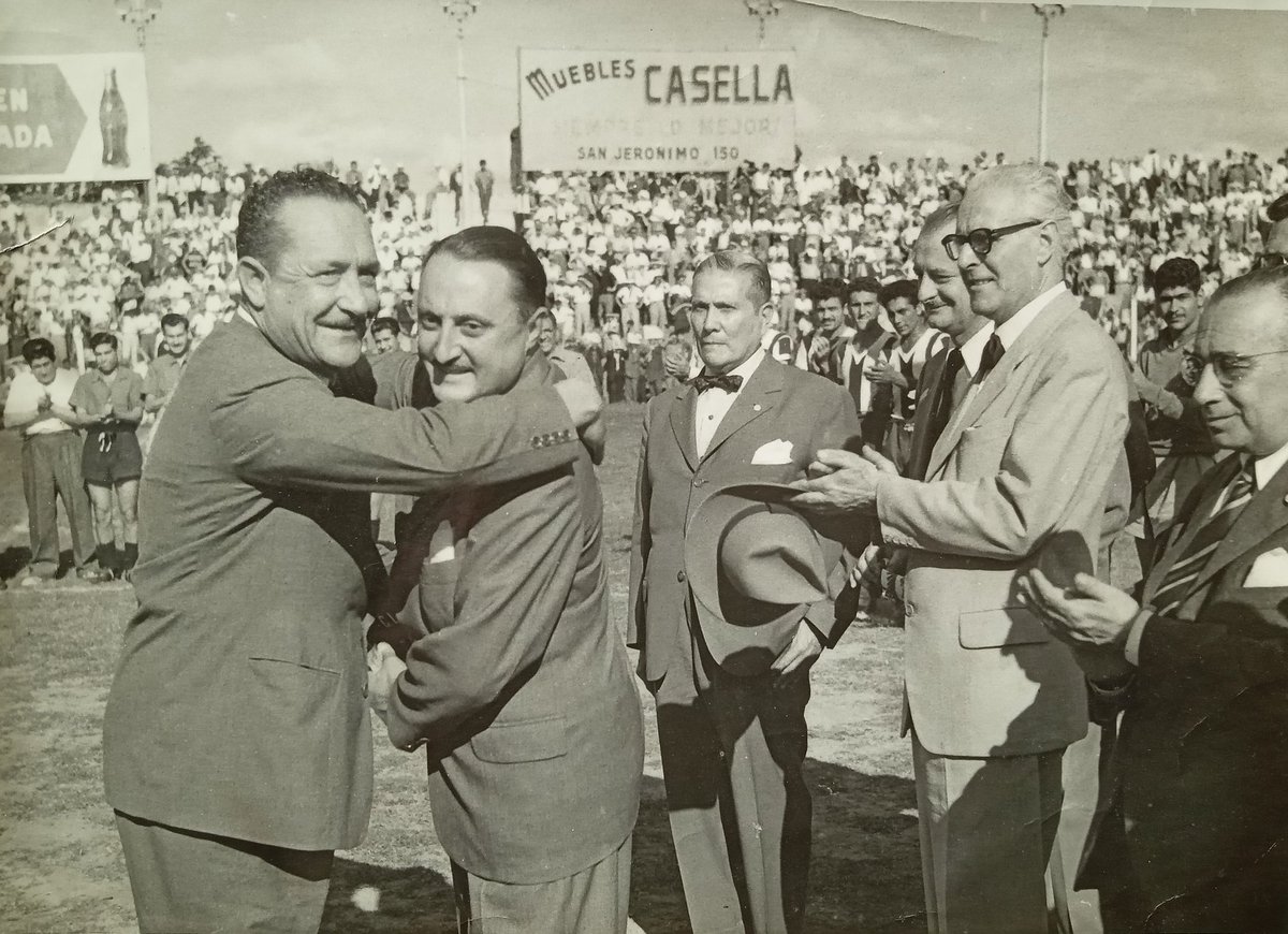 #RecortesPiratas 

Marzo de 1955, el Club Atlético <a href="/Belgrano/">Belgrano</a> celebra sus 50 años.

Como parte de los festejos se organiza un partido amistoso; en la previa del match se realiza un acto donde se encuentran Emilio Dianda, presidente vigente, y Arturo Orgaz, invitado especial.